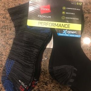 Men’s Black Hanes Premium Performance Socks (size 6-12) NWT